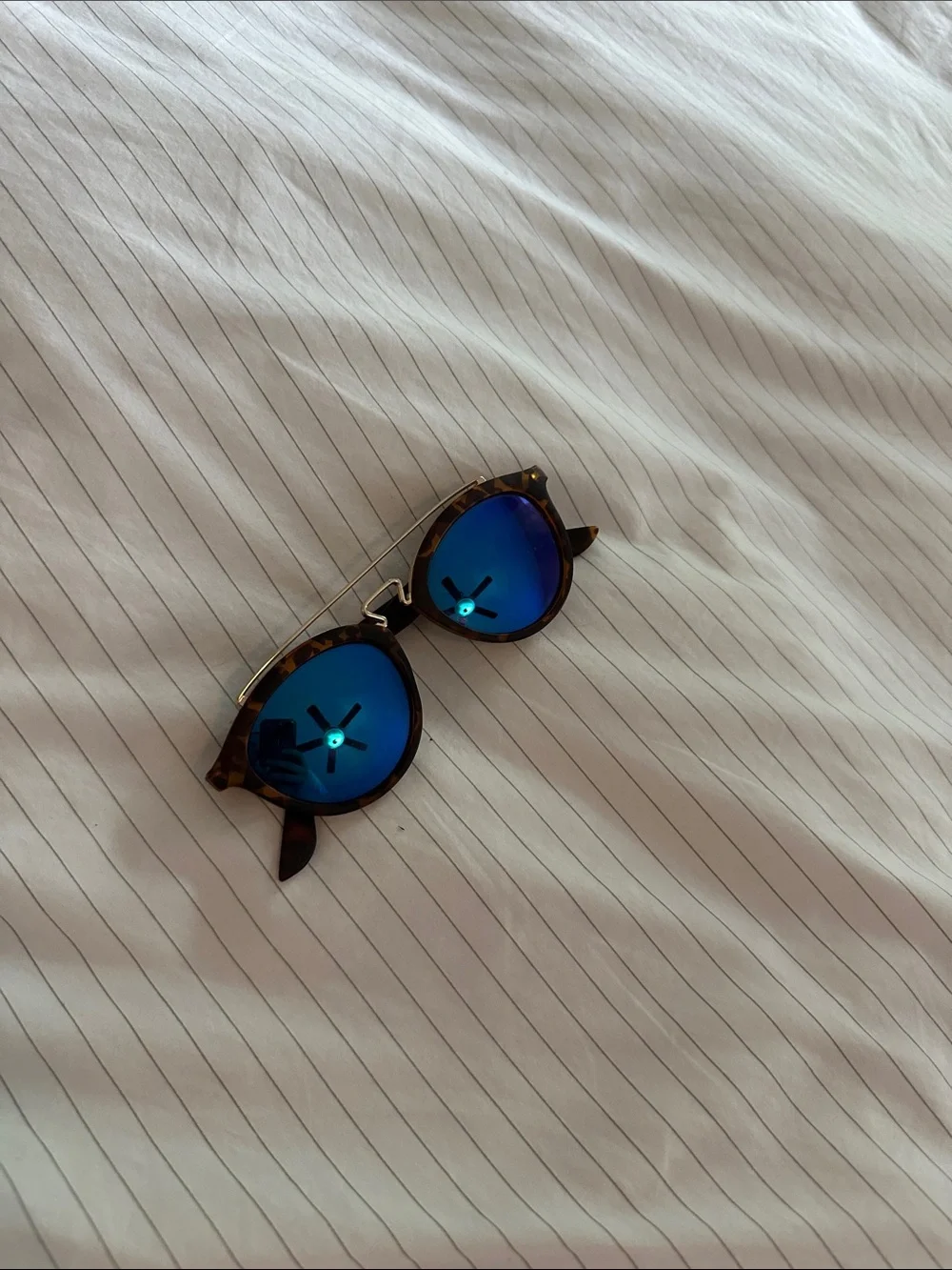 💜 3/30 Tortoiseshell Frame Sunglasses with Blue Mirrored Lenses